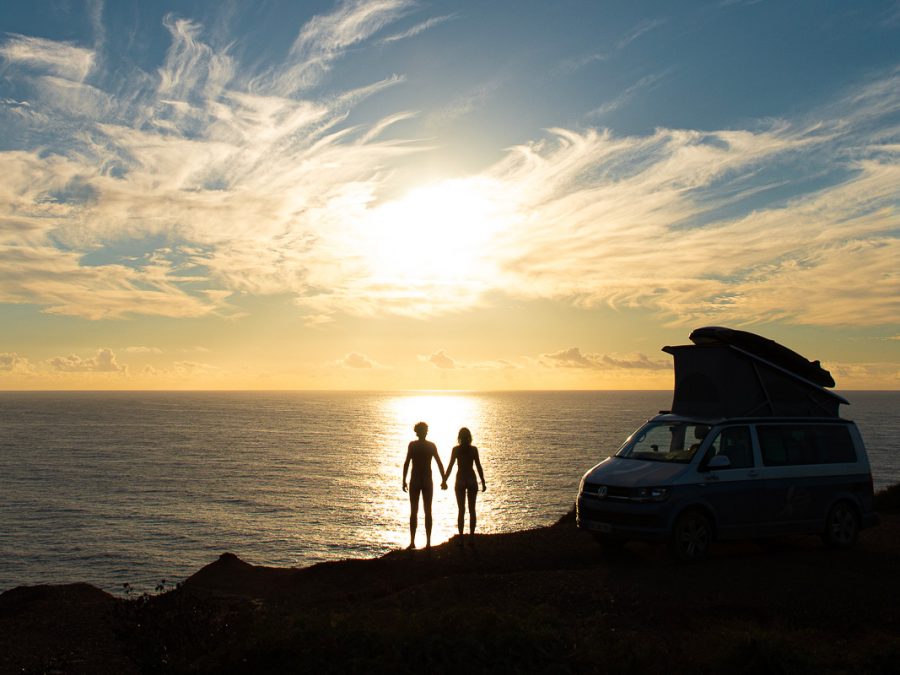 Coucher de soleil couple avec Van