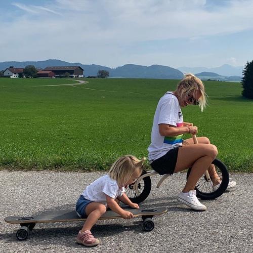 Mère Fille Skate Draisienne Alpenbaby